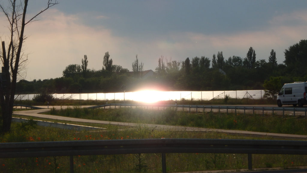 PV Blendwirkung auf einer Straße